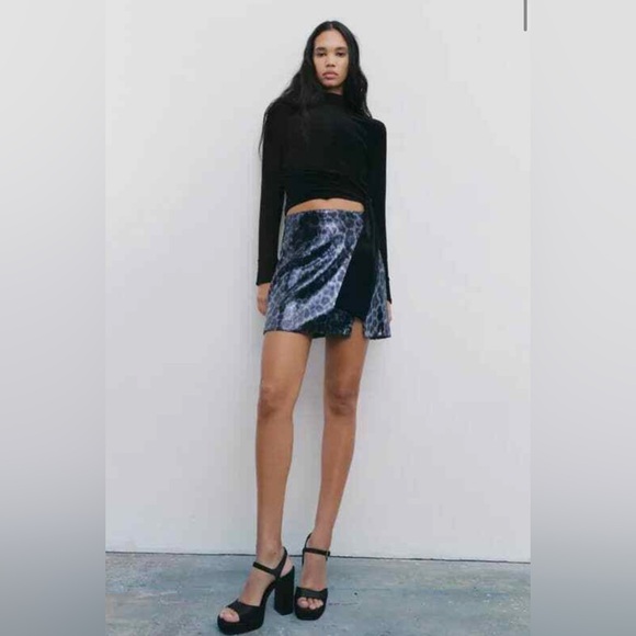 Zara Blue, Black & Silver Sequin Mini Skirt w/side slit hidden zipper Size Small - Picture 1 of 8
